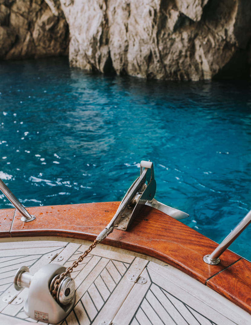 barca e mare azzurro